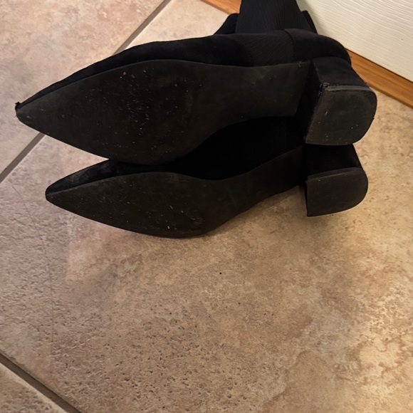 Elegant Black Ankle Boots - Picture 4 of 6